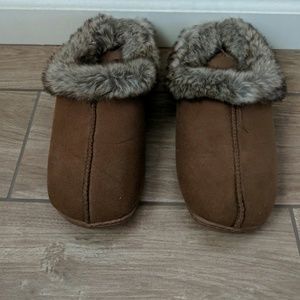 Dear foams size 10 slippers brown